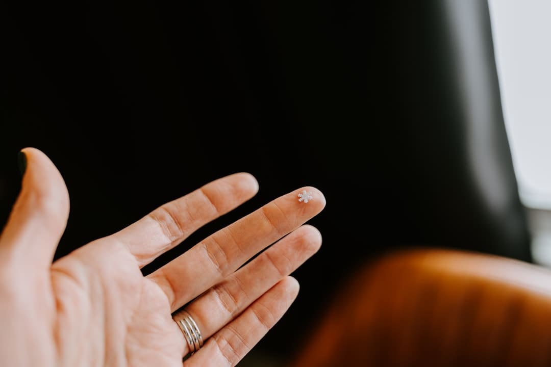 多次被拍到手背发黑,特朗普发展到哪个程度了?